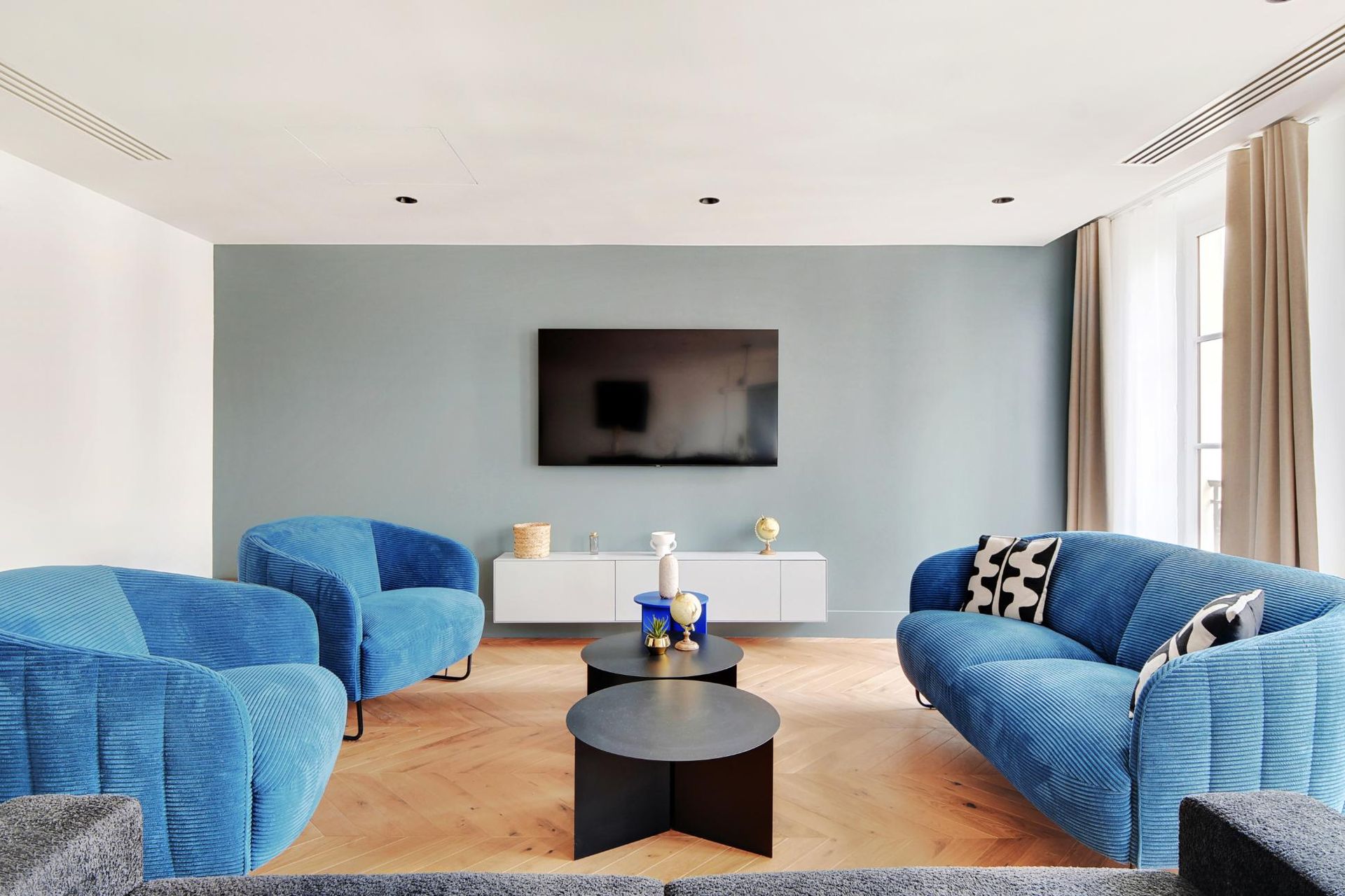 3 bedroom apartment in Paris Haussmann
