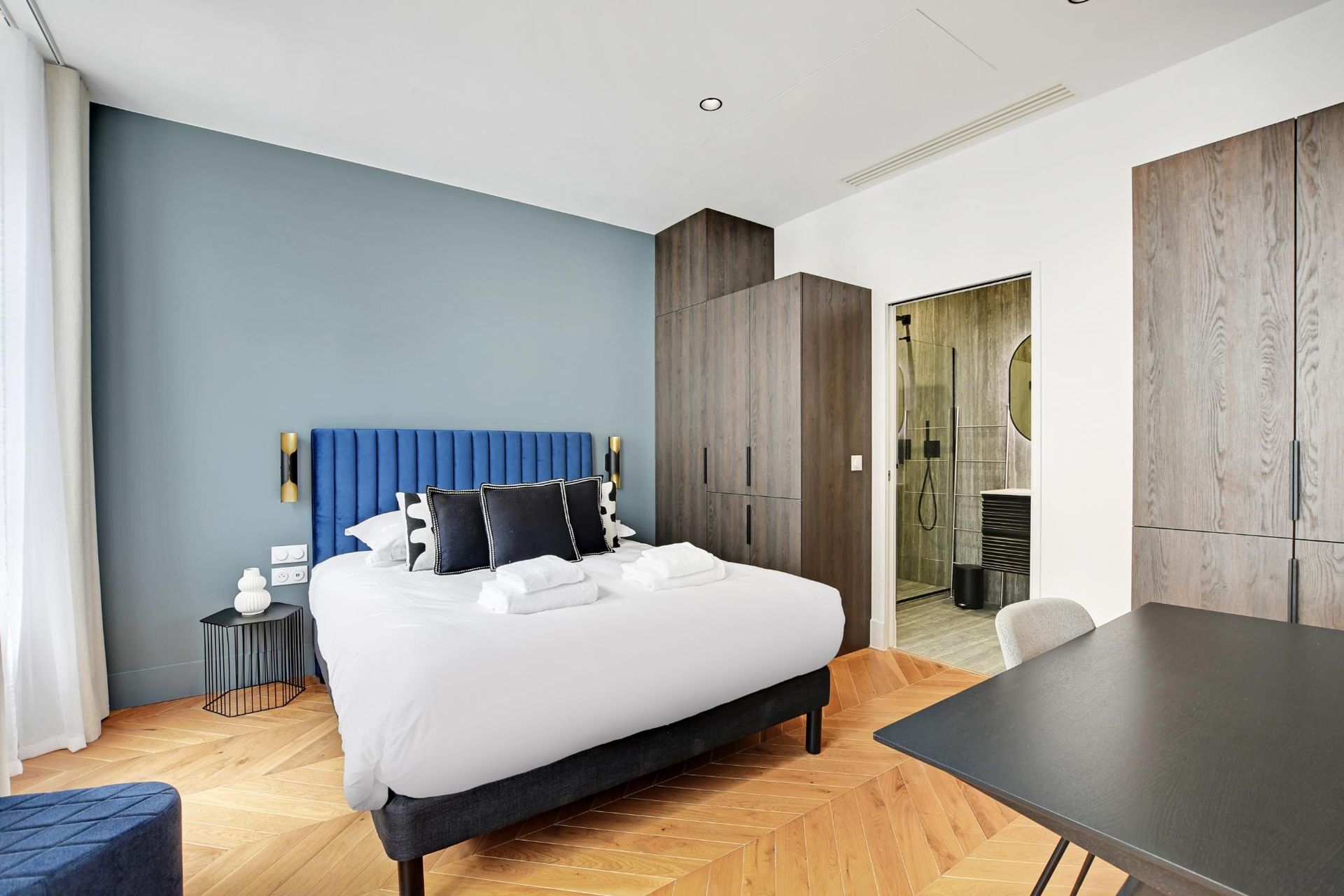 2 bedroom apartment in Paris Haussmann