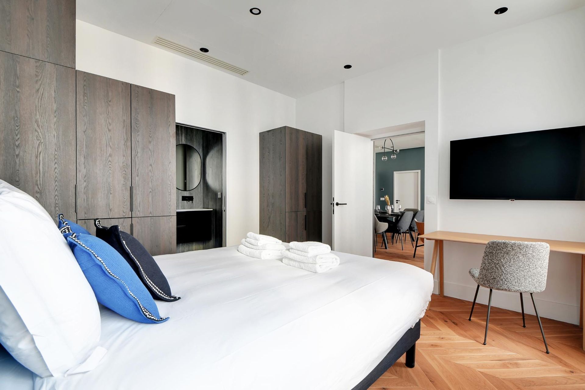 2 bedroom apartment in Paris Haussmann