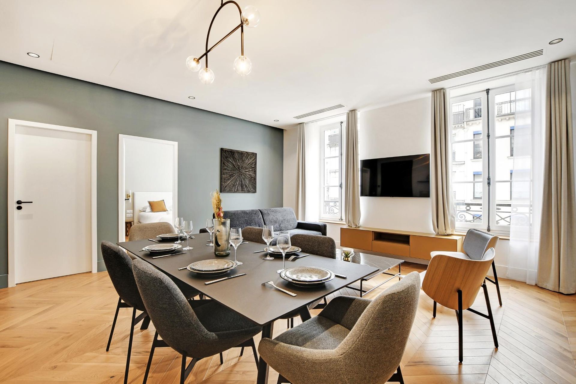 2 bedroom apartment in Paris Haussmann