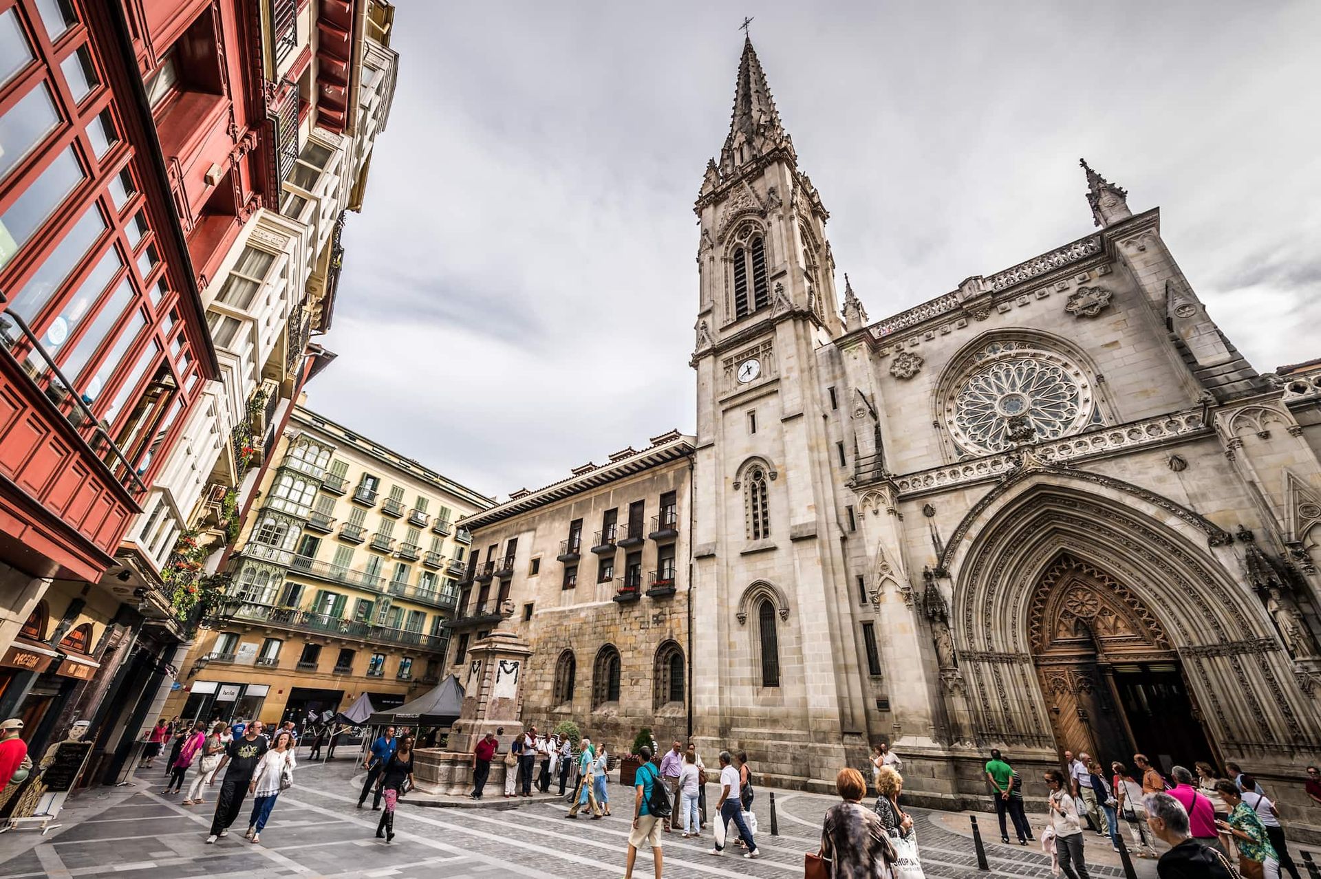 Five walks through Bilbao to discover all corners of the city