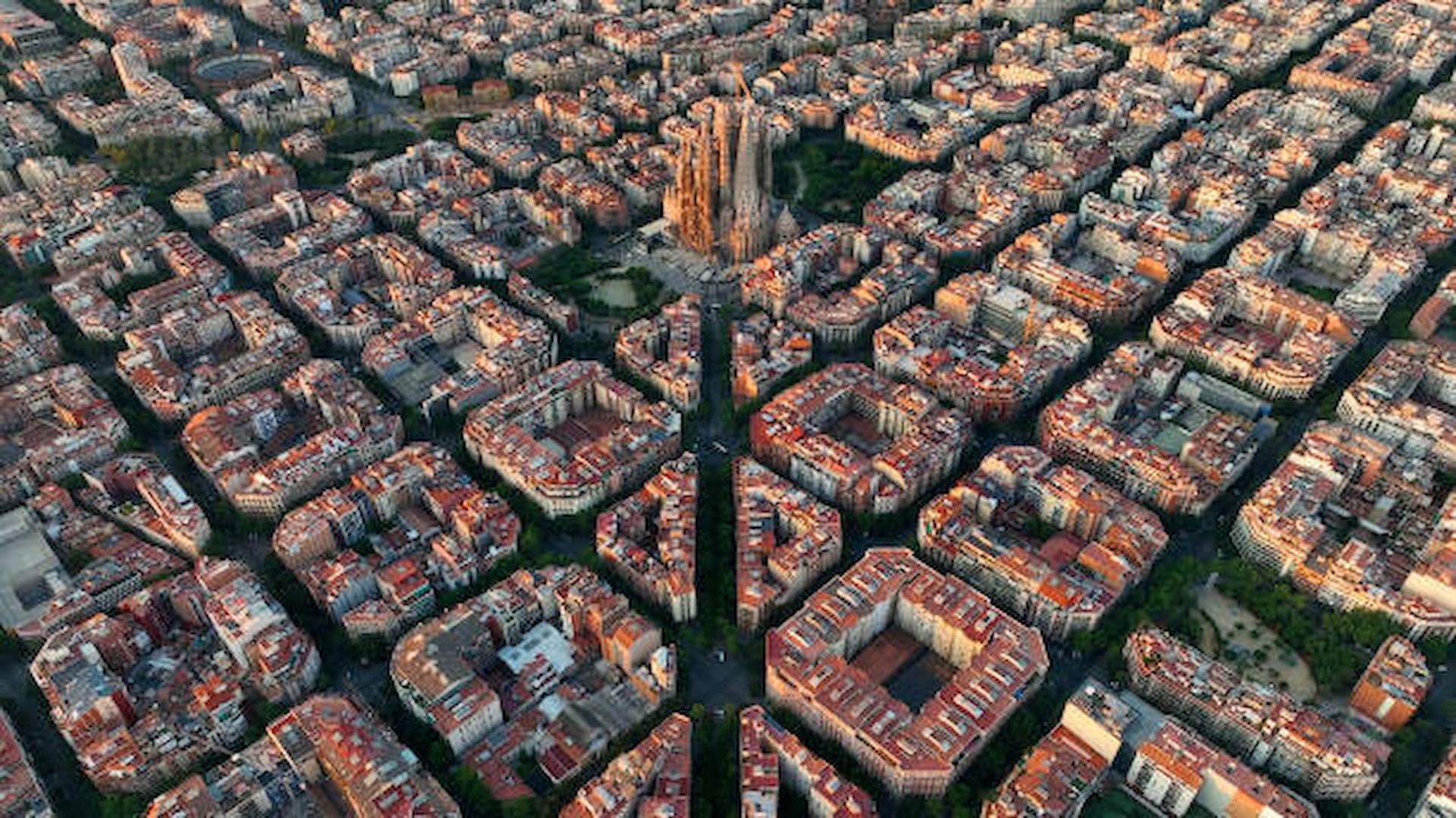 Discover the best views of Barcelona: Montjuïc, Bunkers del Carmel, and Tibidabo